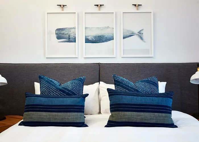 The Clovelly Hotel